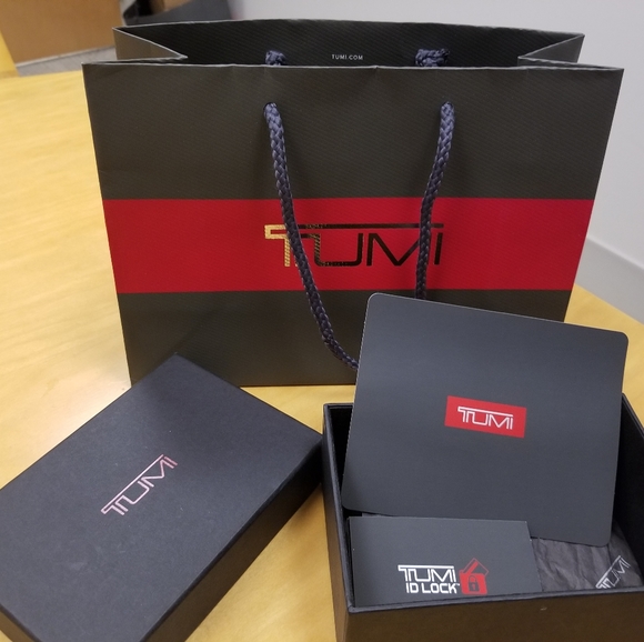 tumi varek reade tote
